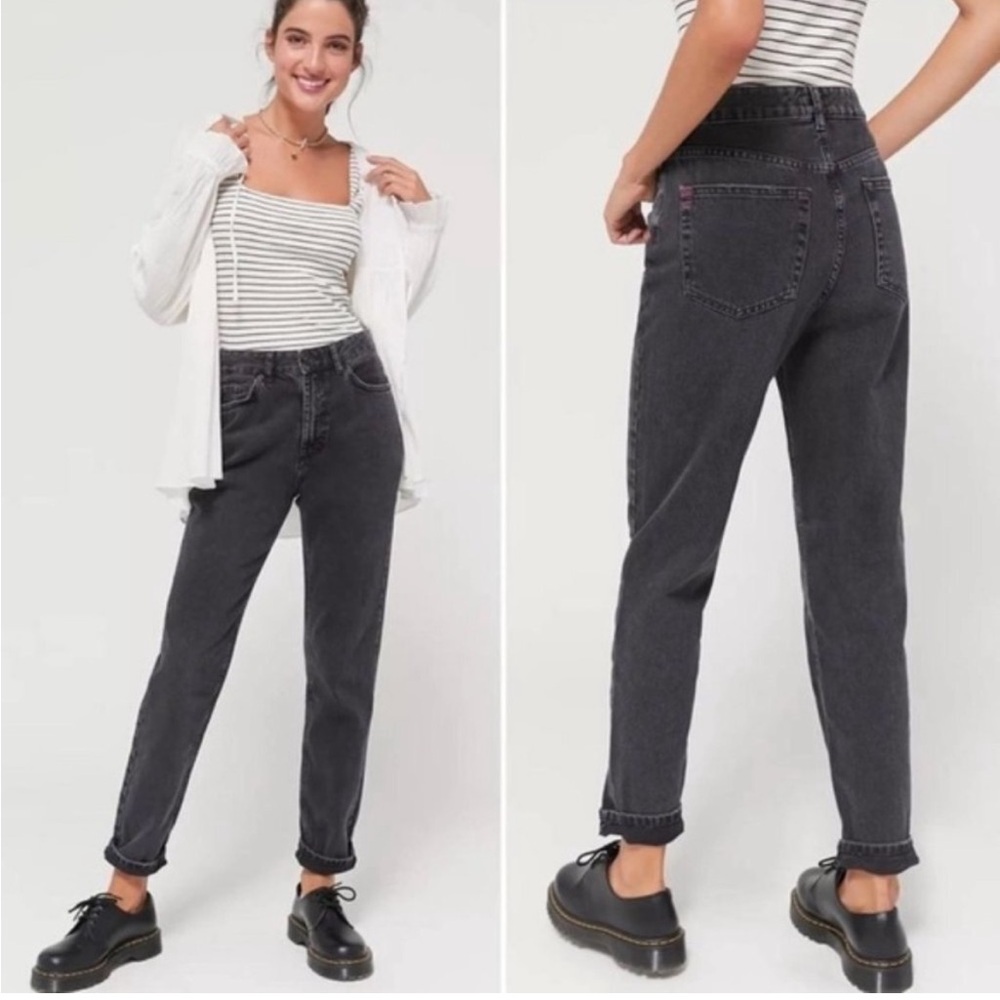 Urban Outfitters BDG Mom High-Rise Black Denim Jeans. Size 30.